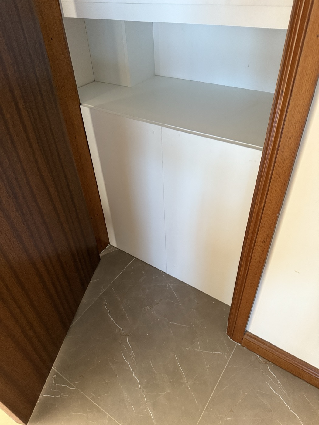 Bathroom nook
